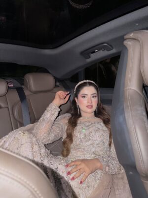 Zahra Waseem Instagram - 🦢💍🕊️

👗 @mysiebytahira 
💄 @fazistudio