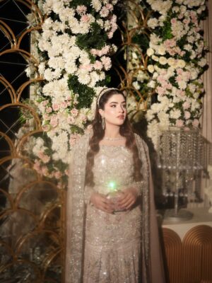 Zahra Waseem Instagram - 🦢💍🕊️

👗 @mysiebytahira 
💄 @fazistudio