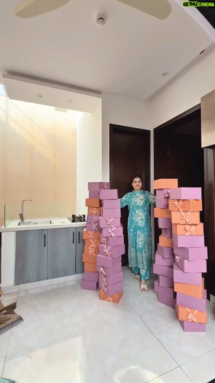 Zahra Waseem - 118K Likes - From my heart to your home🫶🏻
Like and save recent posts.
Follow these @laushebyzahra @elaris7official @zahrasheheryar
Mention 5 friends in comment section.