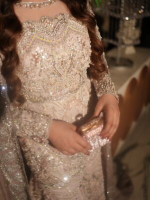 Zahra Waseem Instagram - 🦢💍🕊️

👗 @mysiebytahira 
💄 @fazistudio