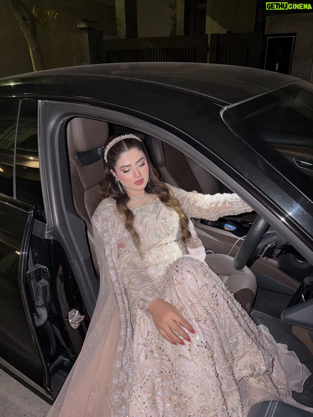 Zahra Waseem - 67.9K Likes - 🦢💍🕊️

👗 @mysiebytahira 
💄 @fazistudio