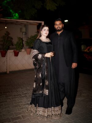 Zahra Waseem Instagram - Qawali night🖤

👗 @kanwalmalik.official