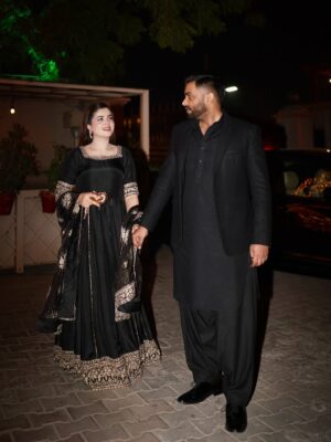 Zahra Waseem Instagram - Qawali night🖤

👗 @kanwalmalik.official