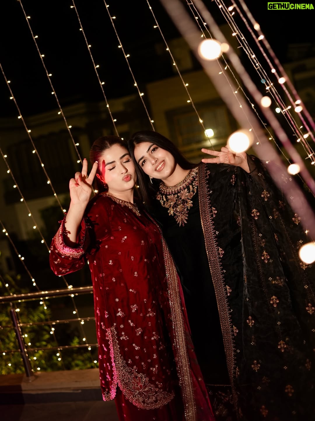 Zahra Waseem - 55.6K Likes - Dholki🥁
We both wearing @baroque_official