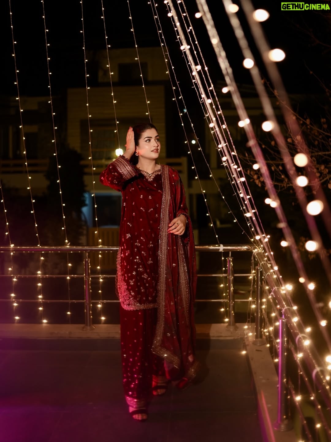 Zahra Waseem - 55.6K Likes - Dholki🥁
We both wearing @baroque_official