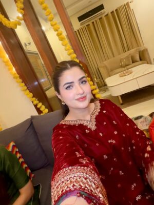 Zahra Waseem Instagram - Dholki🥁
We both wearing @baroque_official