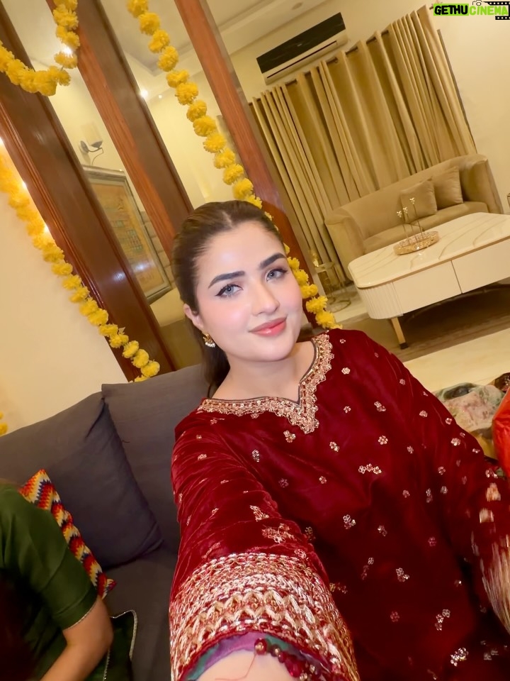 Zahra Waseem - 55.6K Likes - Dholki🥁
We both wearing @baroque_official