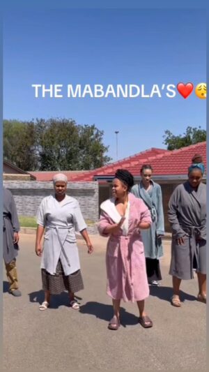 Zenande Mfenyana Instagram - 😮💨coolest fam .