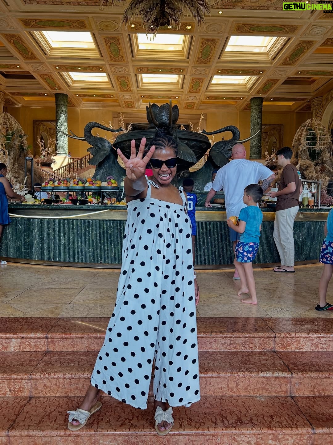 Zenande Mfenyana - 127.5K Likes - By God’s divine grace, here I am…this is 40!!! 🕯️🎂🥂💐💃🏽🎊🎉 

Thank you @suncityresortsa for making my birthday weekend extra spectacular 💃🏽🎉
#suncityresortsa 
#suninternationalza