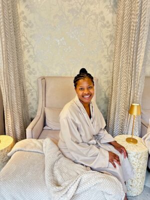 Zenande Mfenyana Instagram - By God’s divine grace, here I am…this is 40!!! 🕯️🎂🥂💐💃🏽🎊🎉
Thank you @suncityresortsa for making my birthday weekend extra spectacular 💃🏽🎉
#suncityresortsa
#suninternationalza