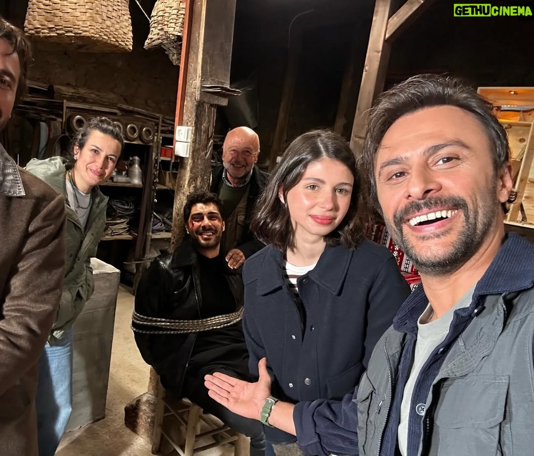 Zeynep Atılgan - 275.5K Likes - Biz biraz sicak nevaleyiz 🥰