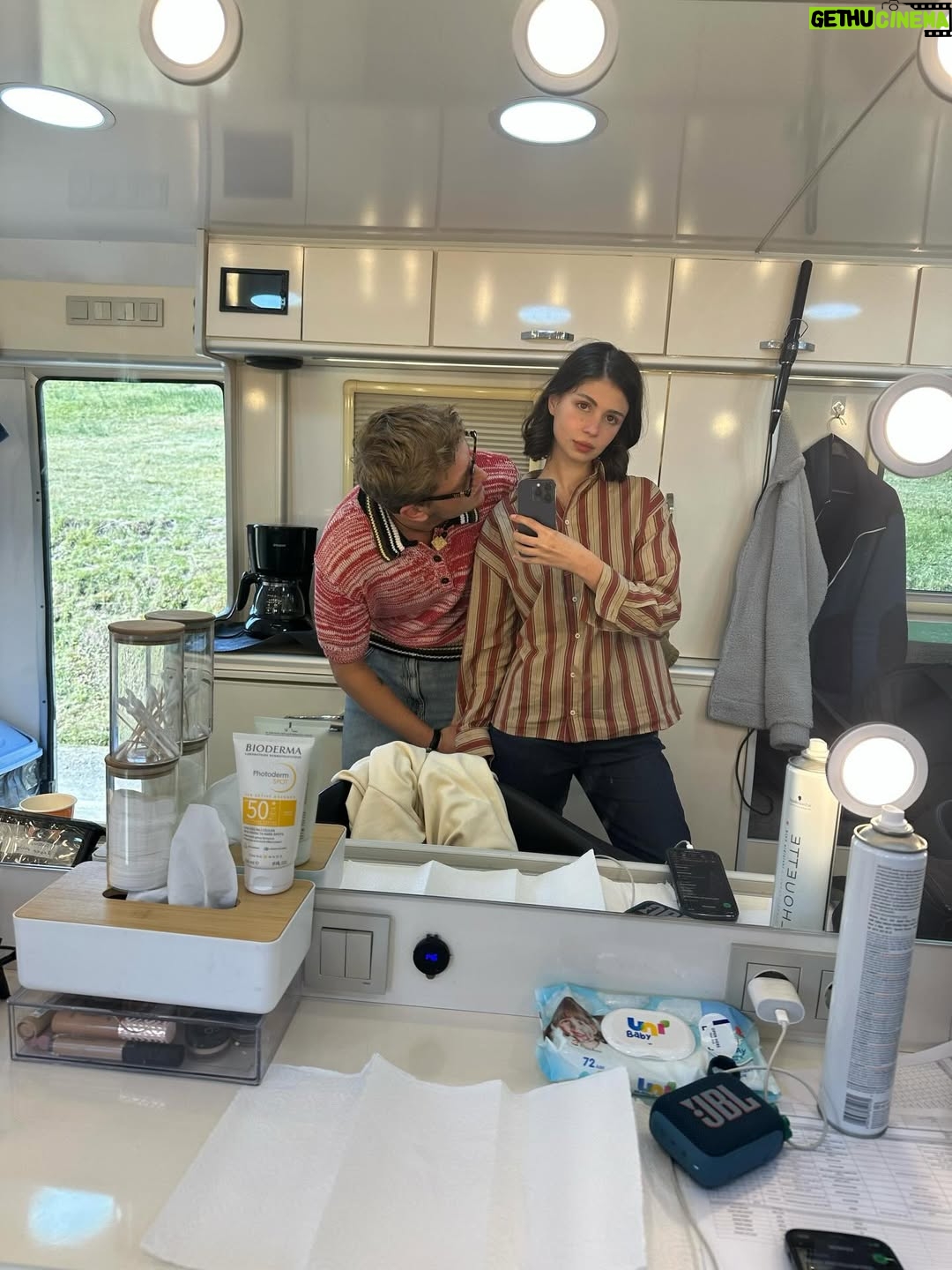 Zeynep Atılgan - 275.5K Likes - Biz biraz sicak nevaleyiz 🥰