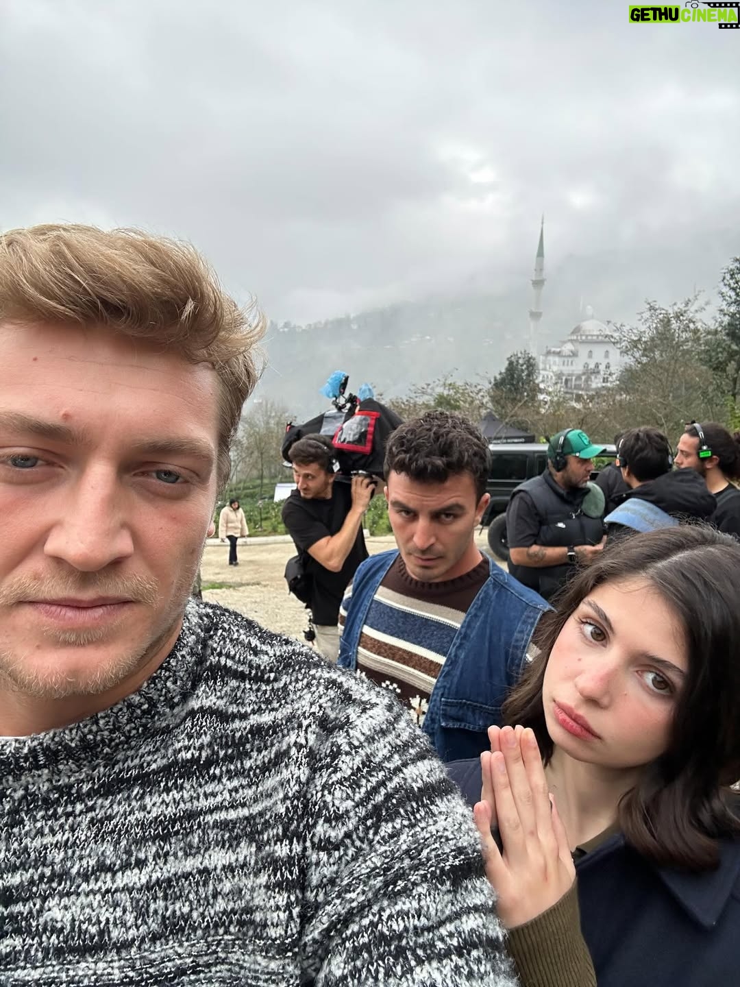 Zeynep Atılgan - 275.5K Likes - Biz biraz sicak nevaleyiz 🥰