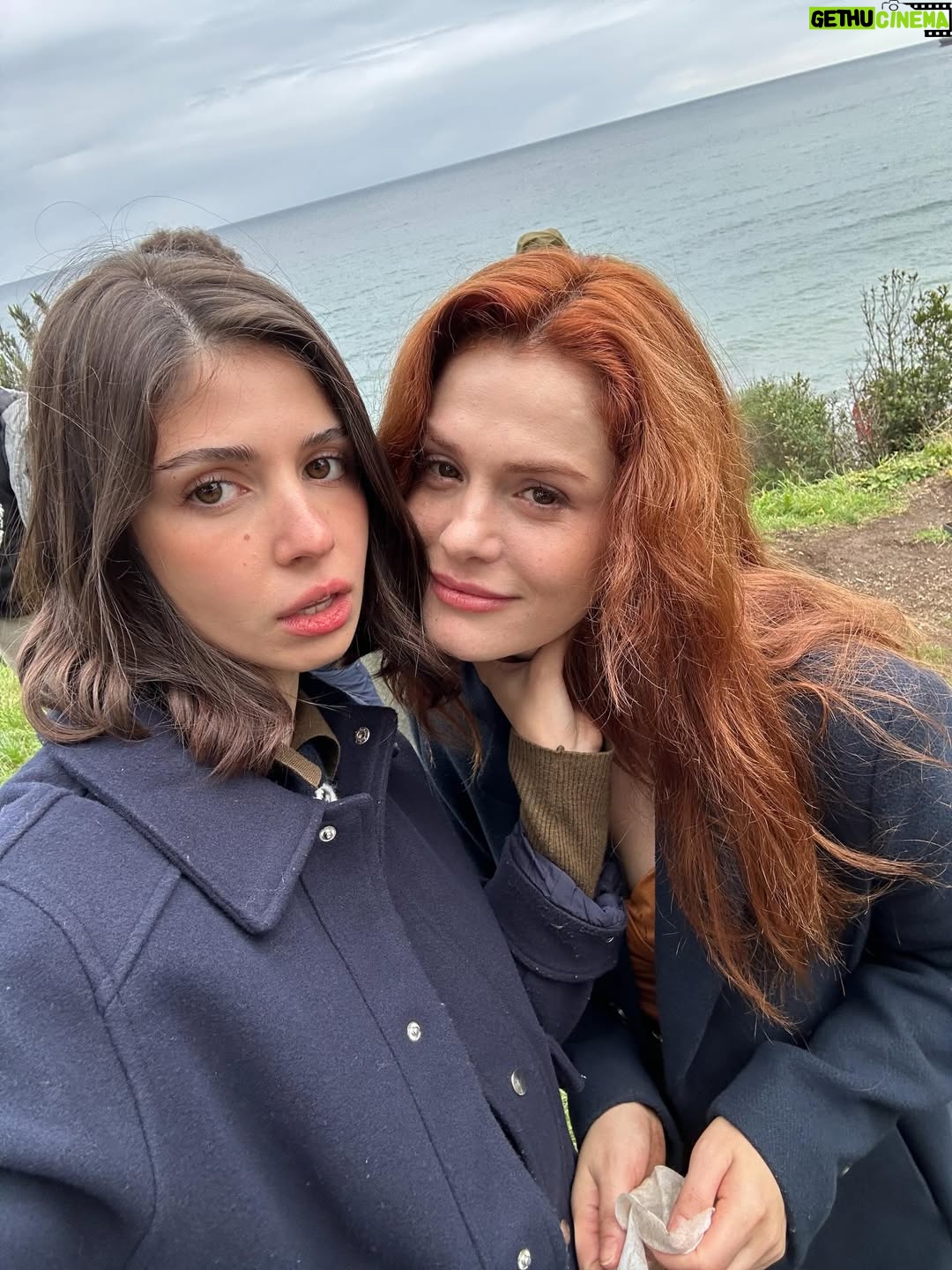 Zeynep Atılgan - 275.5K Likes - Biz biraz sicak nevaleyiz 🥰