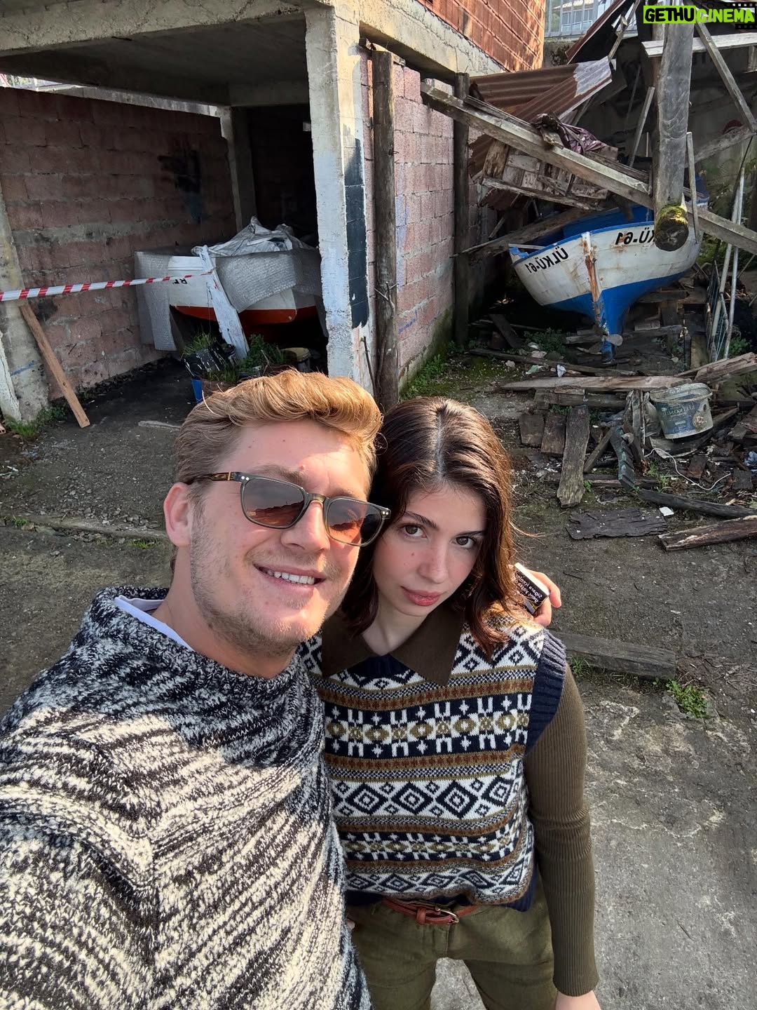 Zeynep Atılgan - 275.5K Likes - Biz biraz sicak nevaleyiz 🥰