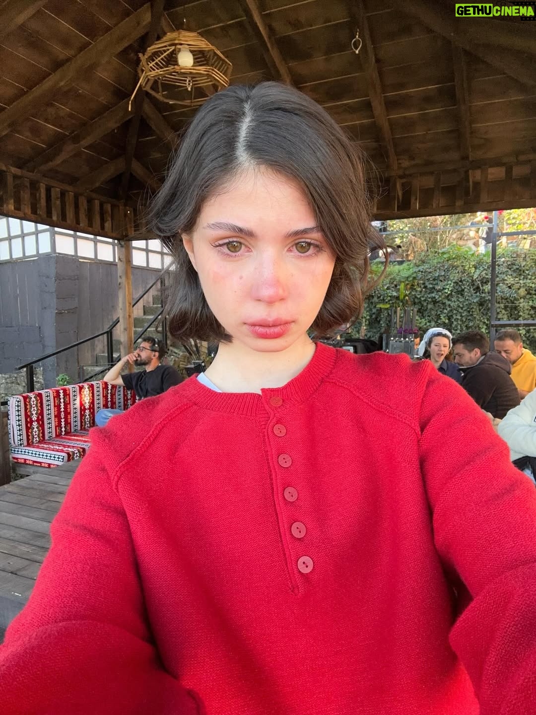 Zeynep Atılgan - 275.5K Likes - Biz biraz sicak nevaleyiz 🥰
