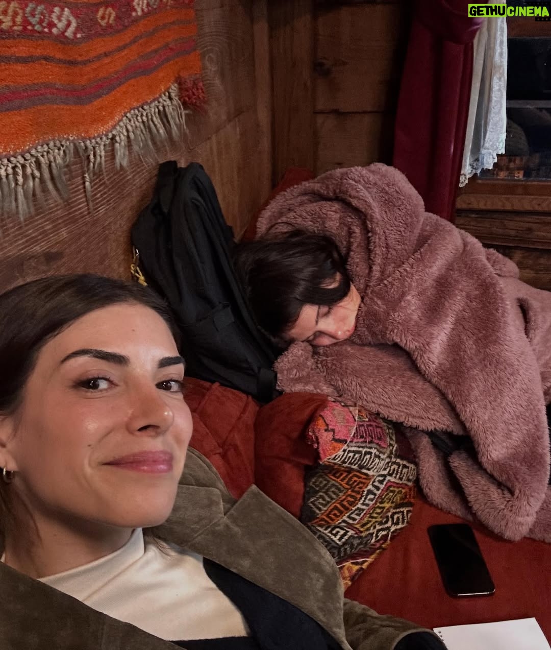 Zeynep Atılgan - 719.2K Likes - Uyuyan güzelim🤍 Her şartta,her ortamda ve gözü her zaman açık 😂🤍 @zeyatilgan