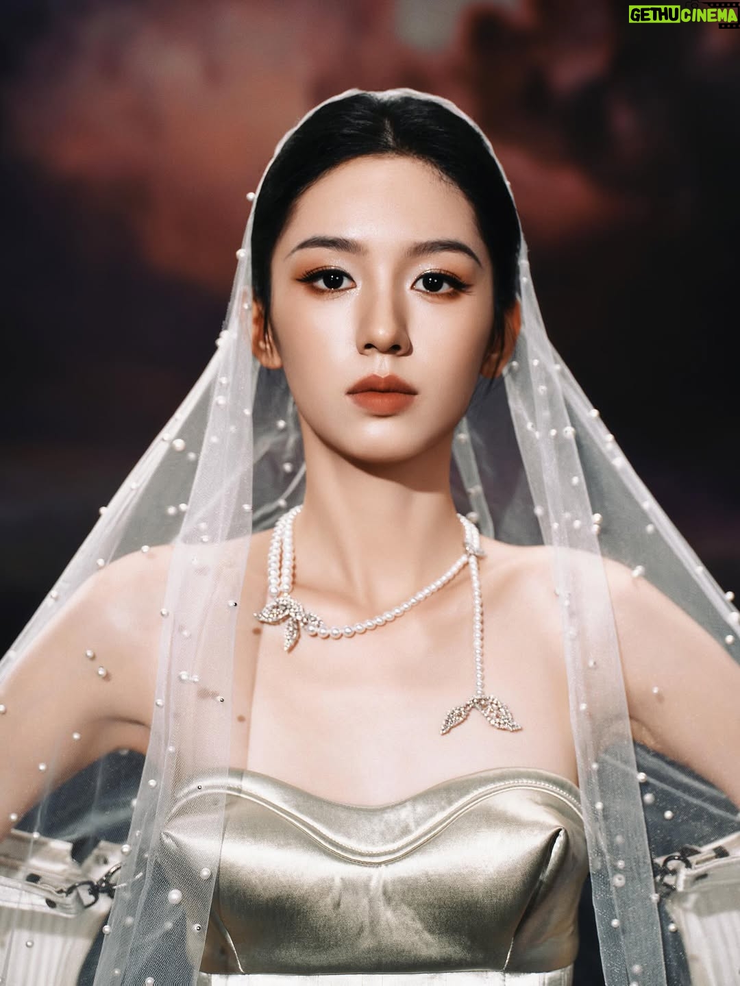 Zhou Ye - 81.8K Likes - 