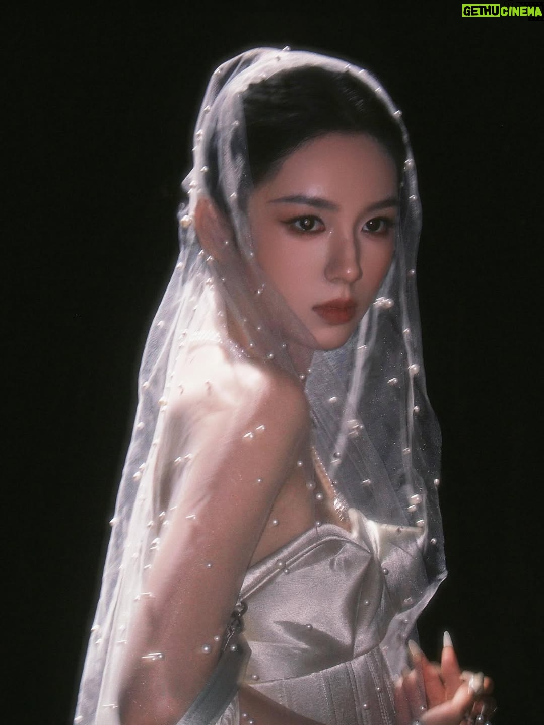 Zhou Ye - 81.8K Likes - 