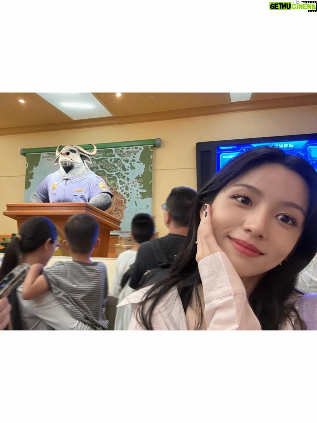 Zhou Ye - 102K Likes - 什么时候可以出去玩！