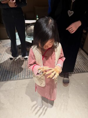 Zhu Zhu Instagram - A merry Cretaceous Christmas 😂😂😂🥳🥳🥳👌👌👌🥰🎄🎊💕🎁🦕
