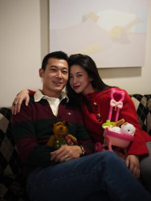 Zhu Zhu Instagram - We wish you a Merry Christmas 🎄💕🥳🥰🎊🍎🎁🥂