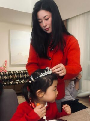 Zhu Zhu Instagram - We wish you a Merry Christmas 🎄💕🥳🥰🎊🍎🎁🥂