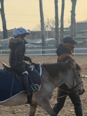 Zhu Zhu Instagram - 🌞🐎🍓