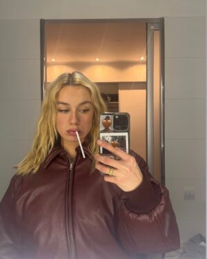 Zoé Marchal Instagram - Blondie 🚭