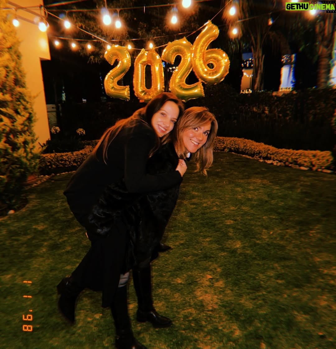 Zoraida Gómez - 6.7K Likes - Feliz 2026 !!! A sembrar cosas bonitas para luego disfrutar y seguir consiguiendo logros 
 Caminemos juntos , amando, respetando jugando, viviendo  un día a la vez 
Todo lo mejor para este año 
Todo va a salir bien ❤️🙌🏼

@mayadeluna @diegomedelmusic @el_yoguen @alejandro_sandi @andres_sarachaga_  @albamessa 
Nuestra perrita adorada #MOKA