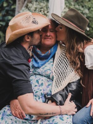 Zoraida Gómez Instagram - A mi nano, estamos muy orgullosos de ti
Aquí está tu familia , tus amigos y toda la gente que te quiere y q te apoya
Gracias por mostrarnos el gran ser humano q eres, siempre con toda la fe , toda la actitud y el ❤️ que le pones a todo lo que haces
Te amamos !!
Seguimos votando por ti en @lagranjavipmx
#vamosahacerlo #teamele #siuuuuuuuuu
#pontetrucha
#eleazaegomez #noestássolo
#familiaunida #eleterno