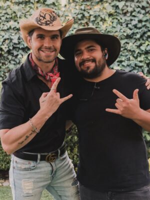 Zoraida Gómez Instagram - A mi nano, estamos muy orgullosos de ti
Aquí está tu familia , tus amigos y toda la gente que te quiere y q te apoya
Gracias por mostrarnos el gran ser humano q eres, siempre con toda la fe , toda la actitud y el ❤️ que le pones a todo lo que haces
Te amamos !!
Seguimos votando por ti en @lagranjavipmx
#vamosahacerlo #teamele #siuuuuuuuuu
#pontetrucha
#eleazaegomez #noestássolo
#familiaunida #eleterno