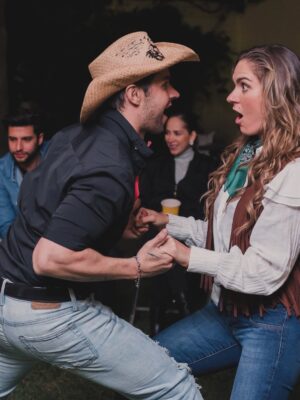 Zoraida Gómez Instagram - A mi nano, estamos muy orgullosos de ti
Aquí está tu familia , tus amigos y toda la gente que te quiere y q te apoya
Gracias por mostrarnos el gran ser humano q eres, siempre con toda la fe , toda la actitud y el ❤️ que le pones a todo lo que haces
Te amamos !!
Seguimos votando por ti en @lagranjavipmx
#vamosahacerlo #teamele #siuuuuuuuuu
#pontetrucha
#eleazaegomez #noestássolo
#familiaunida #eleterno