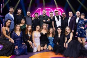 Zoraida Gómez Instagram - Que felicidad pertenecer a esta hermosa familia disfuncional y poder celebrar hoy los 400 programas de @mecaigoderisaof con tantas personas que quiero con todo mi ❤️
Gracias por tanto cariño