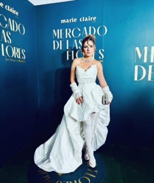 Zoraida Gómez Instagram - Increíble noche en el #mercadodelasflores con @marieclaire_la
Styling: @laustyling
Makeup & Hair: @carlapgg
Diseñadora: @elsaochoamx_
Accesorios @viviennewestwood
Agency: @puntoentmx
