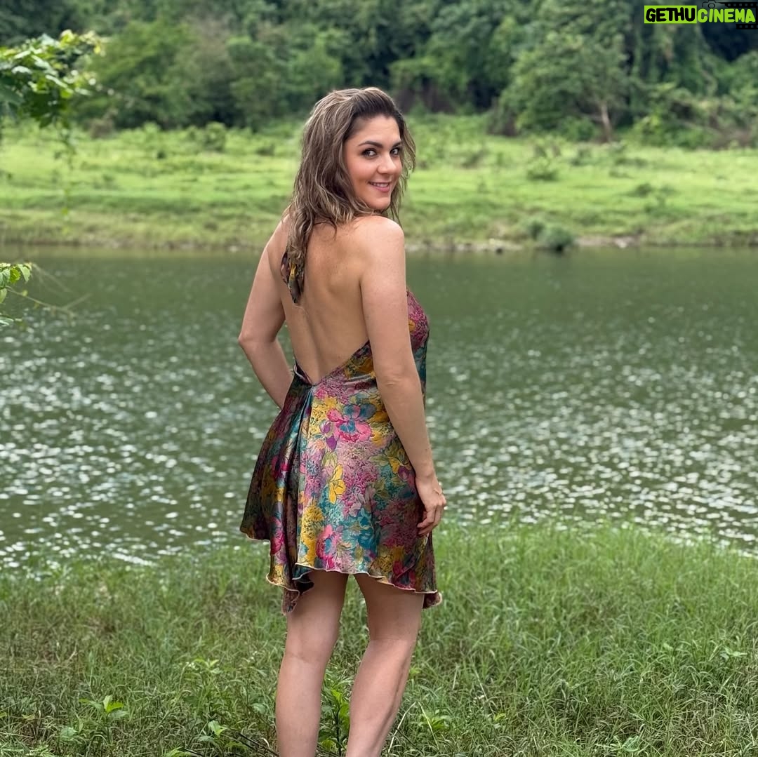 Zoraida Gómez - 10K Likes - Unas fotos en medio de una isla, con el corazón contento y el alma tranquila , peeeero también inquieta 
🫠🫠🫠
