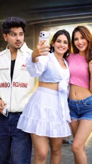 Zoya Jaan Instagram - Dost ❌Dhokebaaz ✅
#foryou #angelrai #trending #viral #reelitfeelit
