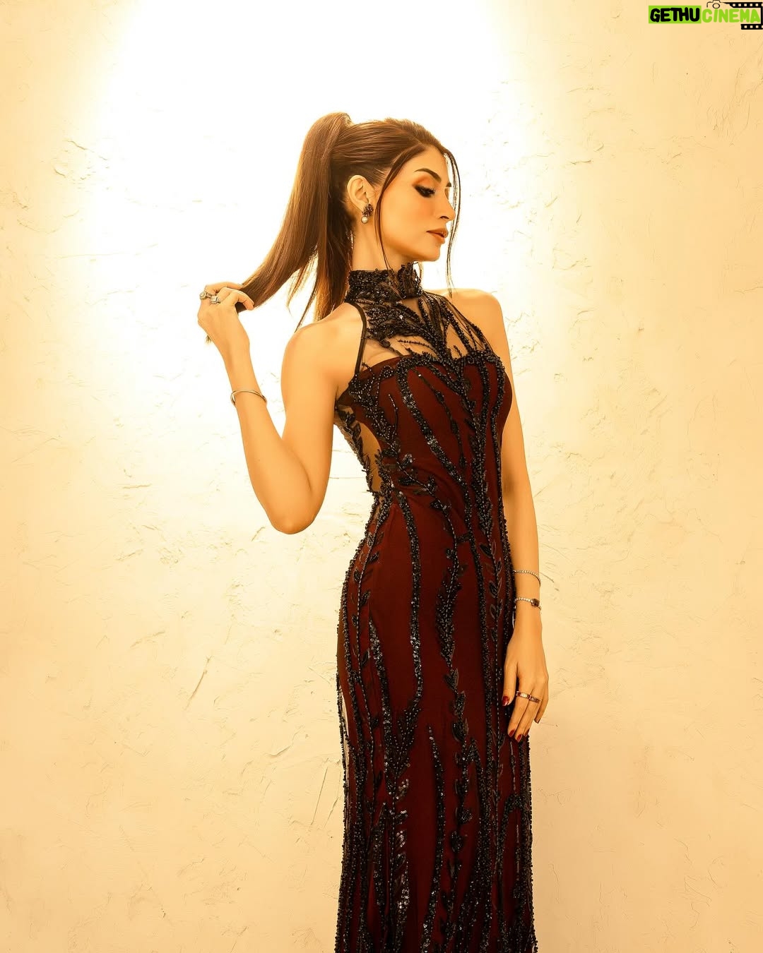Zoya Nasir - 21.9K Likes - 👗 @amiradnanofficial @parishae.adnan 
Styling @manzaibbaloch 
💄 @nabila_salon @farhanmakeupartist 
💎 @esfirjewels 
📸 @talhamamoon 
Team @alchemistspk