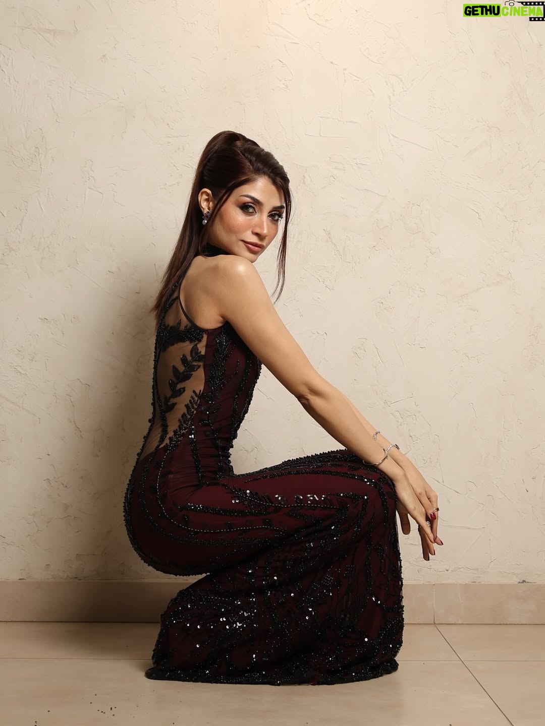 Zoya Nasir - 21.2K Likes - Red Carpet exclusively for @zoyanasir.

Deep red, curated to its richest tone, molded into a floor-length halter that embraces her frame.

Across the bodice, black artisanal embroidery moves with the light: subtle, deliberate, hand-done.

For Zoya, a look built on structure, stillness, and the quiet confidence of true craftsmanship.

Makeup & Hair: @nabila_salon @nabilahaircare
Stylist: @manzaibbaloch
Agency: @alchemistspk 

[ Amir Adnan, House Of Amir Adnan, LSA 2025, Zoya Nasir, Couture Craft, Parishae Adnan, Couture, LSA ]