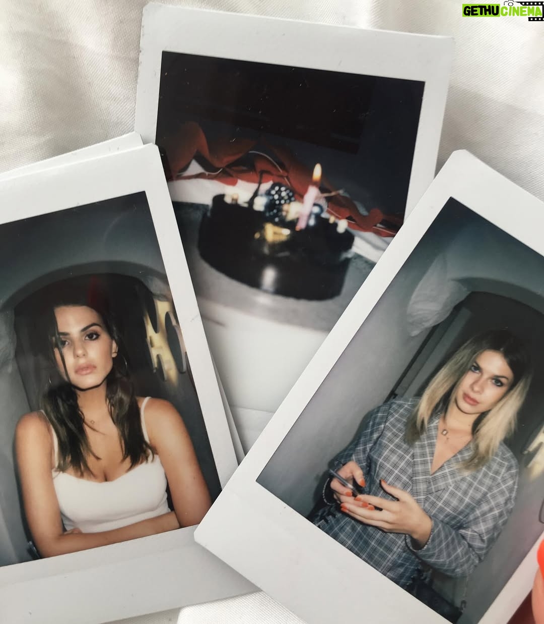 Zsá Zsá Inci Bürkle - 20.7K Likes - es ist soweit!!!erstes projekt mit meiner bestie @rubyofee 😭😭🎀 wollten das schon seit jahren machen! komplett selber gemacht von uns für euch 🥹💖
für alle die schon so lange mit uns fühlen aber uns noch nie so zusammen gehört haben. unsere mini web show @femalien.s kommt sonntag (14.9) auf youtube!! bin soo gespannt wie ihrs findet🫶🏻