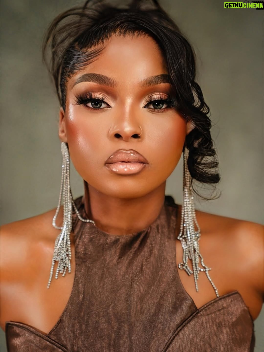 Zuchu - 63.3K Likes - 🍫

DRESS  @brilliantcollectionstz 
MUA @emeraldglows 
HAIR BY @khaleesi__touch
#PICHAYAELLY 📸 @elly_yd