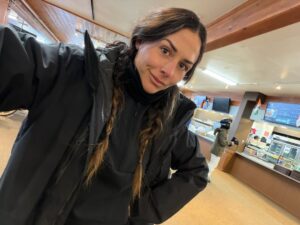 Zuria Vega Instagram - Pasé mi cumpleaños en la montaña como la 🐐 ♑️ que soy, sintiendo el aire frío en la cara, tomando chocolate caliente con la gente que amo y celebrando 9 años de L 🦄.
Gracias vida por un año más.
