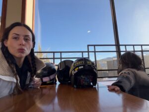Zuria Vega Instagram - Pasé mi cumpleaños en la montaña como la 🐐 ♑️ que soy, sintiendo el aire frío en la cara, tomando chocolate caliente con la gente que amo y celebrando 9 años de L 🦄.
Gracias vida por un año más.