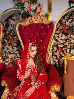 afsha khan Instagram - What Wud Be Ur Reaction If u See Me Like this One Day With Man For Real ?? ♥️
:
outfit @armansuits
:
#afshakhan
