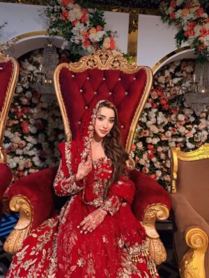 afsha khan Instagram - What Wud Be Ur Reaction If u See Me Like this One Day With Man For Real ?? ♥️
:
outfit @armansuits
:
#afshakhan
