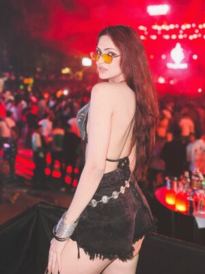 ankita kukreti Instagram - May all bad energy sent to me be turned into cash 💰
.
.
.
.
.
.
#fyp #techno #goa #newyear #fitgirl
