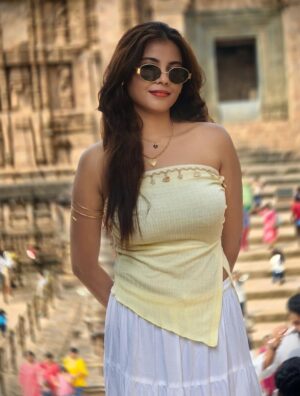 anushka roy Instagram - 🫣❤️