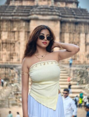 anushka roy Instagram - 🫣❤️