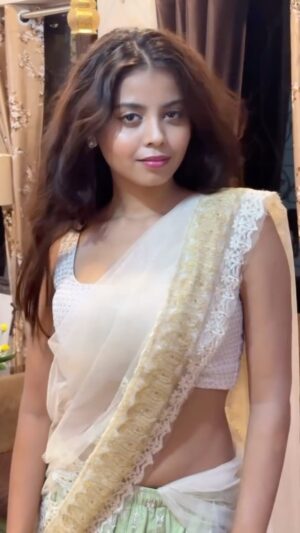 anushka roy Instagram - Tere liye ✨👀 #reels #instagood #reelsinstagram #instagram #instalike #instagramreels #reelitfeelit #trending #love #reels #instagood