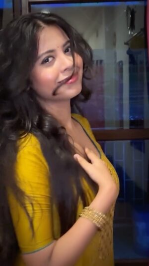 anushka roy Instagram - 🫣❤️‍🔥 #reels #instagood #reelsinstagram #instagram #instalike #instagramreels #reelitfeelit #trending #dance #reels #instagood